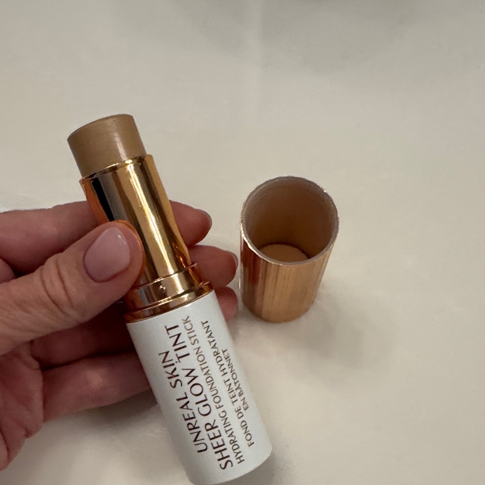 Unreal Skin Sheer Glow Tint Hydrating Foundation Stick - 6 Medium